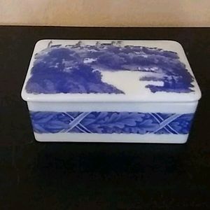 - Porcelain soap box .